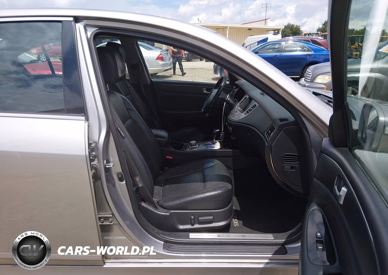 2012 Hyundai Genesis 3.8 VIN:KMHGC4DD9CU208588 - 5