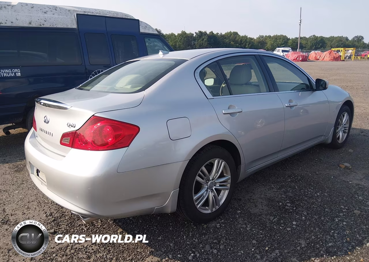 2015 Infiniti Q40 VIN:JN1CV6AR6FM523574 - 4