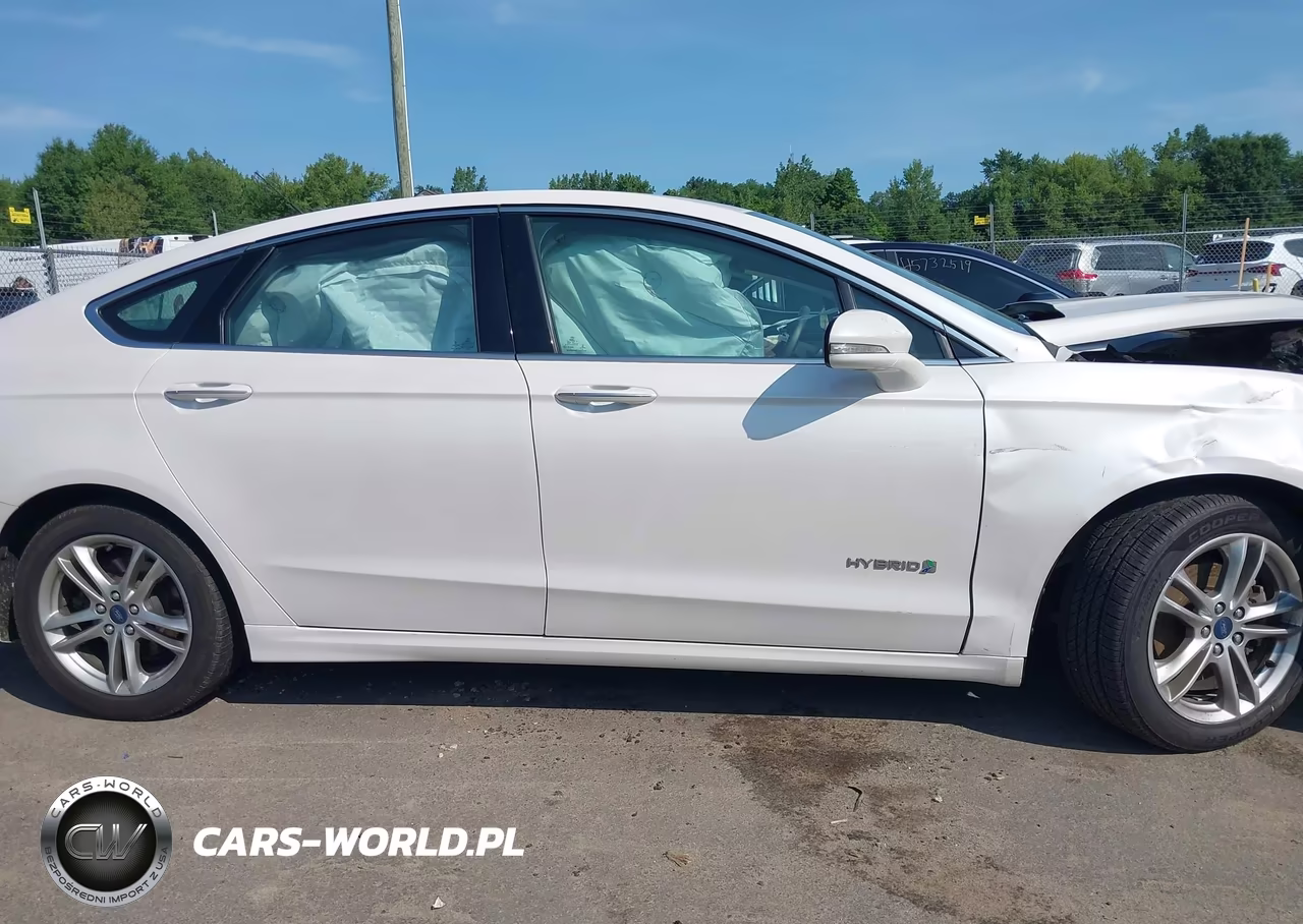 2016 Ford Fusion Hybrid Titanium VIN:3FA6P0RU3GR363131 - 13