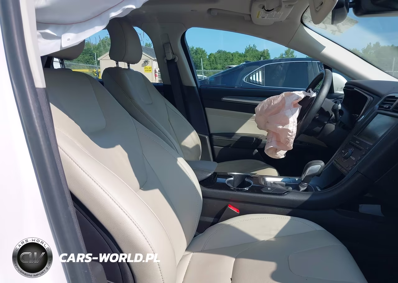 2016 Ford Fusion Hybrid Titanium VIN:3FA6P0RU3GR363131 - 5