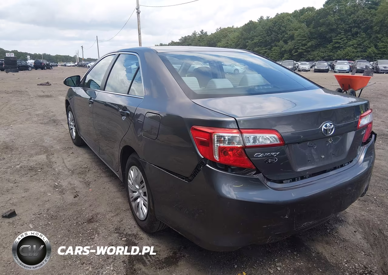 2014 Toyota Camry Le VIN:4T4BF1FK6ER381229 - 3