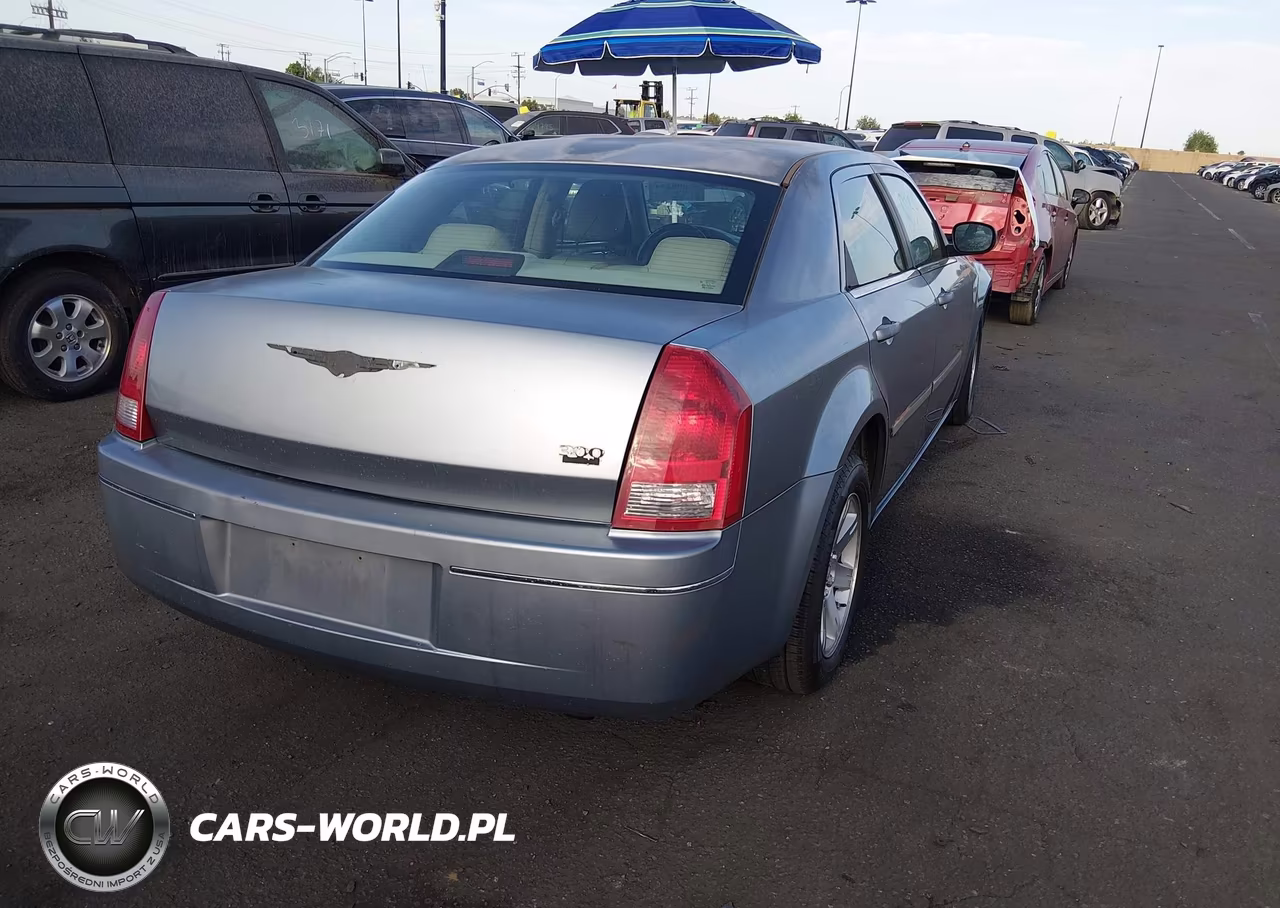 2006 Chrysler 300 Touring VIN:2C3KA53G16H520986 - 4
