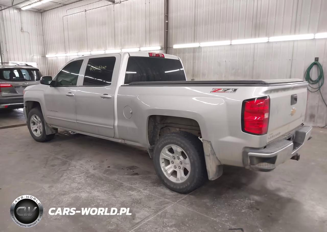 2018 Chevrolet Silverado 1500 2Lt VIN:3GCUKREC9JG380908 - 3