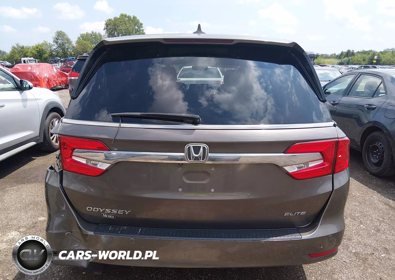 2018 Honda Odyssey Elite VIN:5FNRL6H94JB055011 - 16
