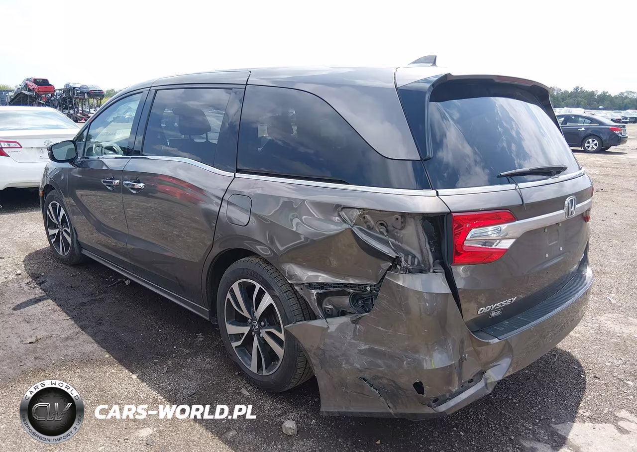 2018 Honda Odyssey Elite VIN:5FNRL6H94JB055011 - 3