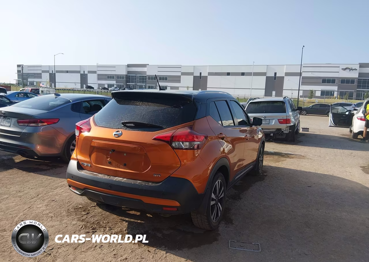 2018 Nissan Kicks Sr VIN:3N1CP5CU7JL543552 - 4