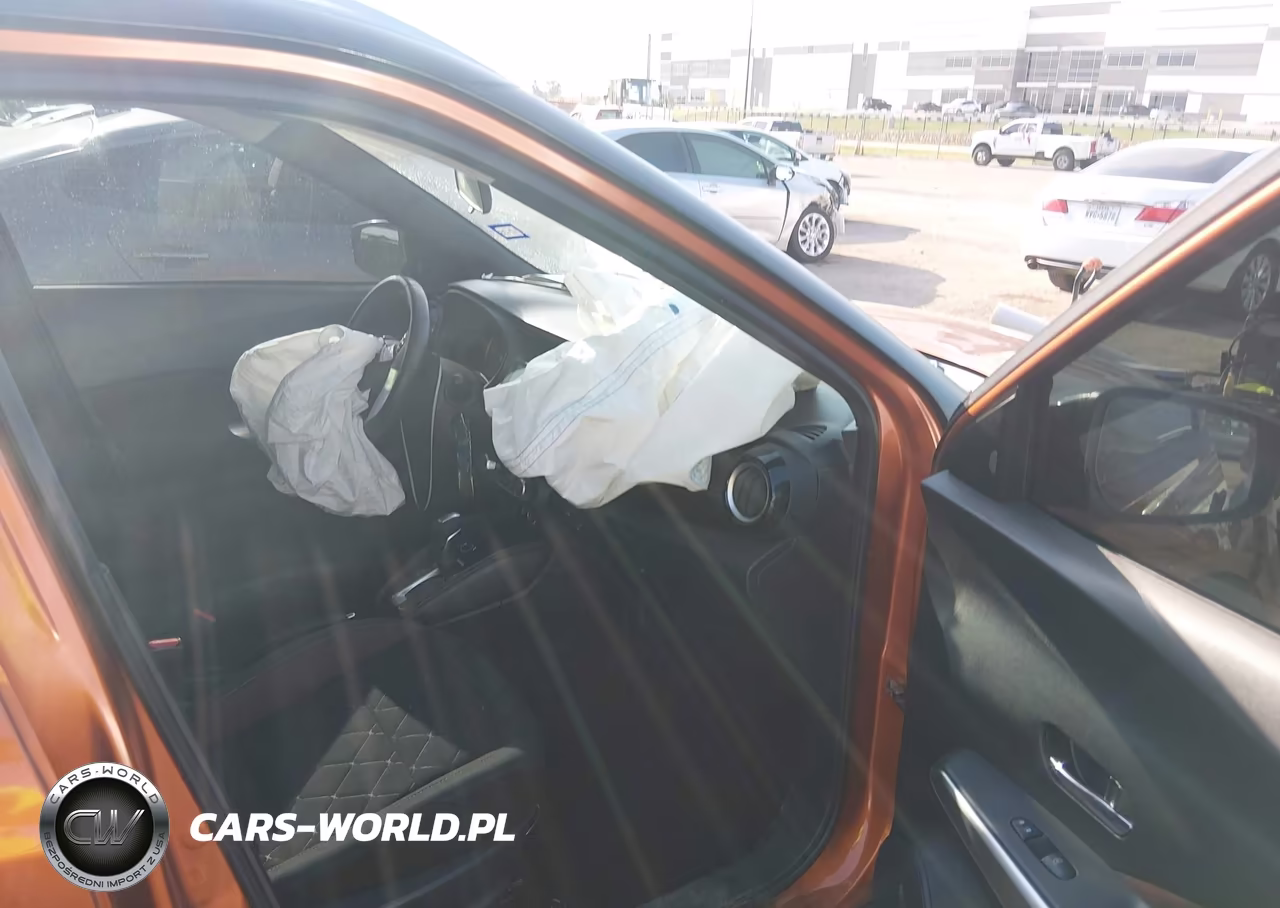 2018 Nissan Kicks Sr VIN:3N1CP5CU7JL543552 - 5