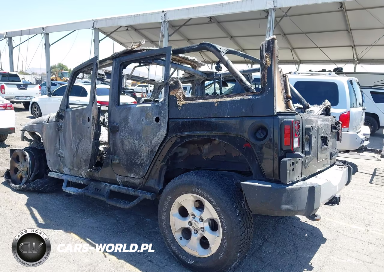 2014 Jeep Wrangler Unlimited Sahara VIN:1C4HJWEG4EL141720 - 3