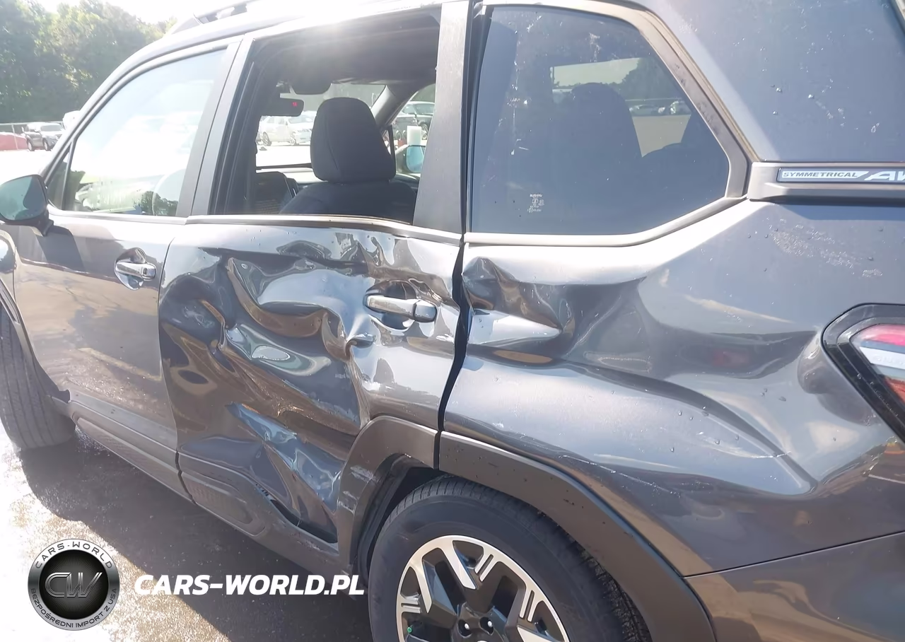 2025 Subaru Forester Premium VIN:JF2SLDDC8SH554064 - 18