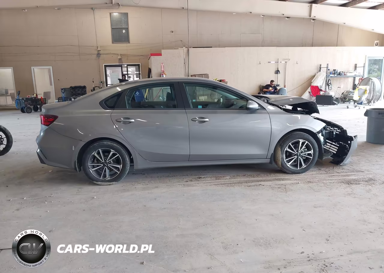 2024 Kia Forte Lxs VIN:3KPF24AD6RE825896 - 14