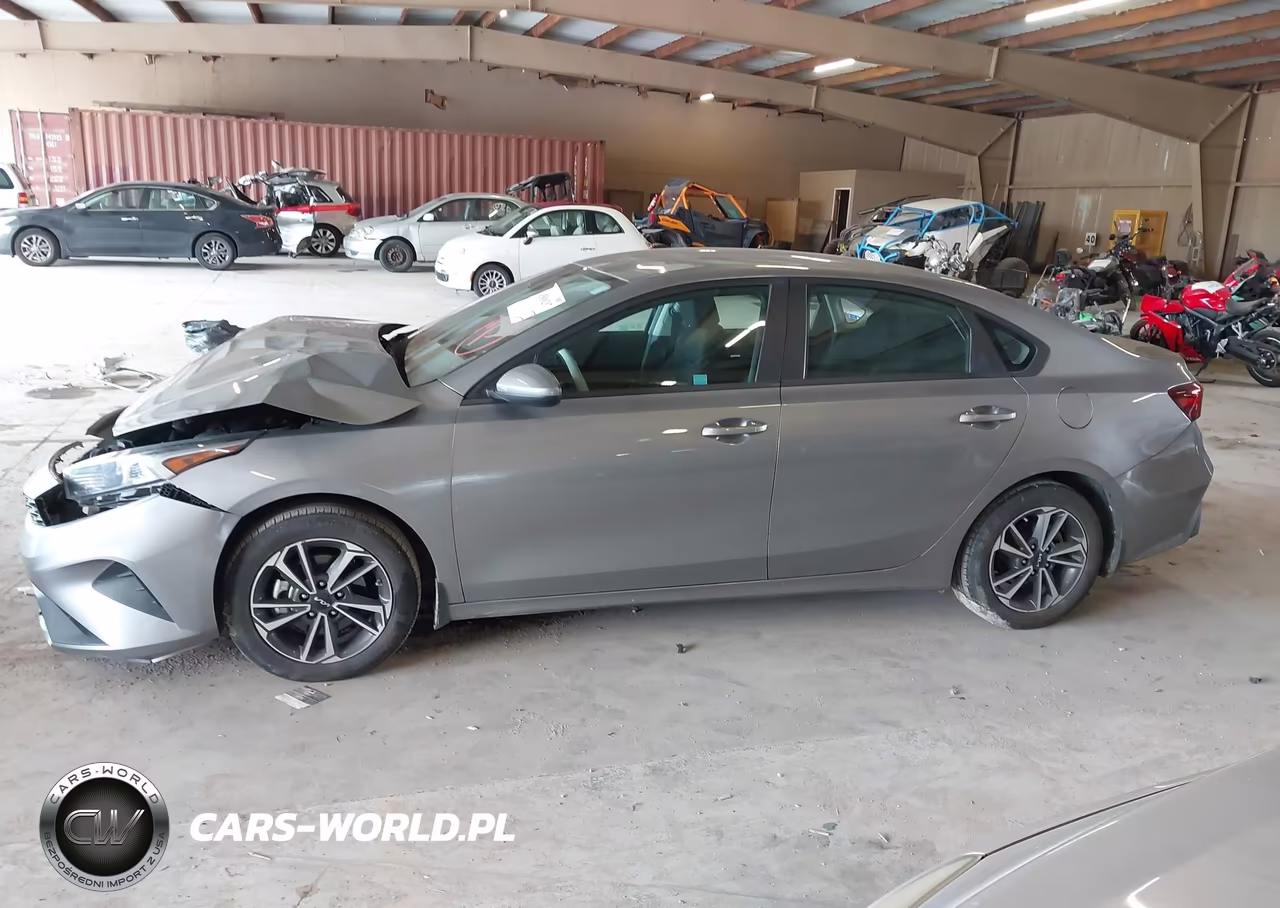2024 Kia Forte Lxs VIN:3KPF24AD6RE825896 - 15