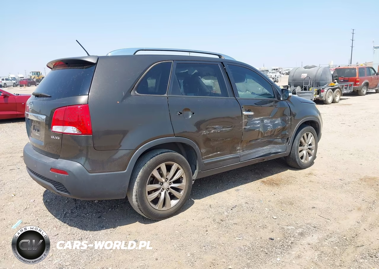 2011 Kia Sorento Ex V6 VIN:5XYKU4A25BG132642 - 4