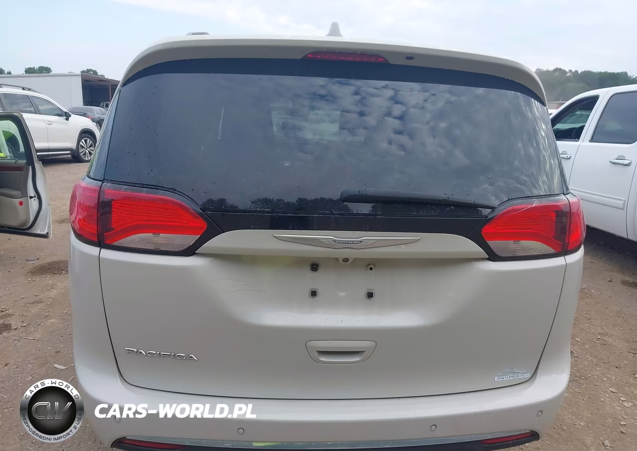 2017 Chrysler Pacifica Touring-L VIN:2C4RC1BG9HR661302 - 16