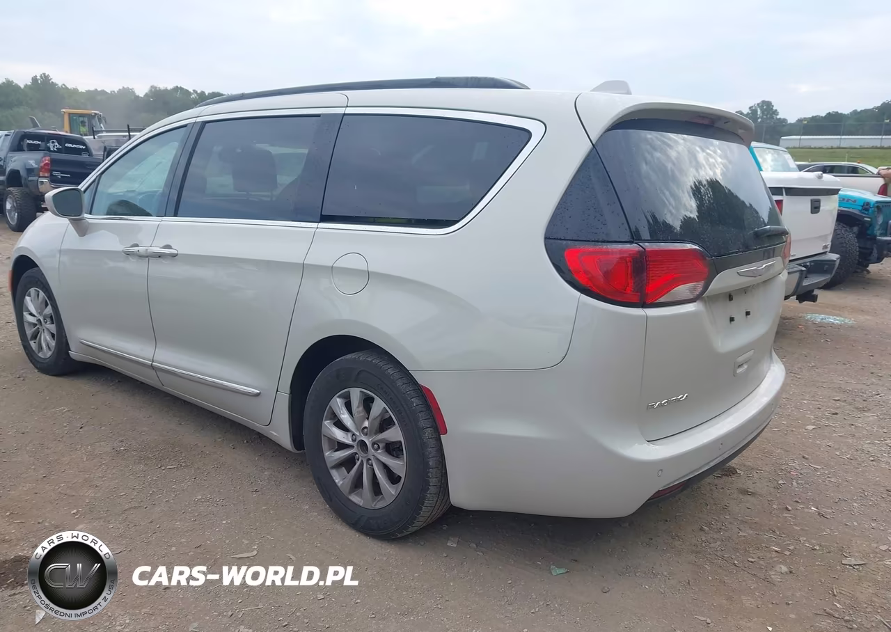2017 Chrysler Pacifica Touring-L VIN:2C4RC1BG9HR661302 - 3