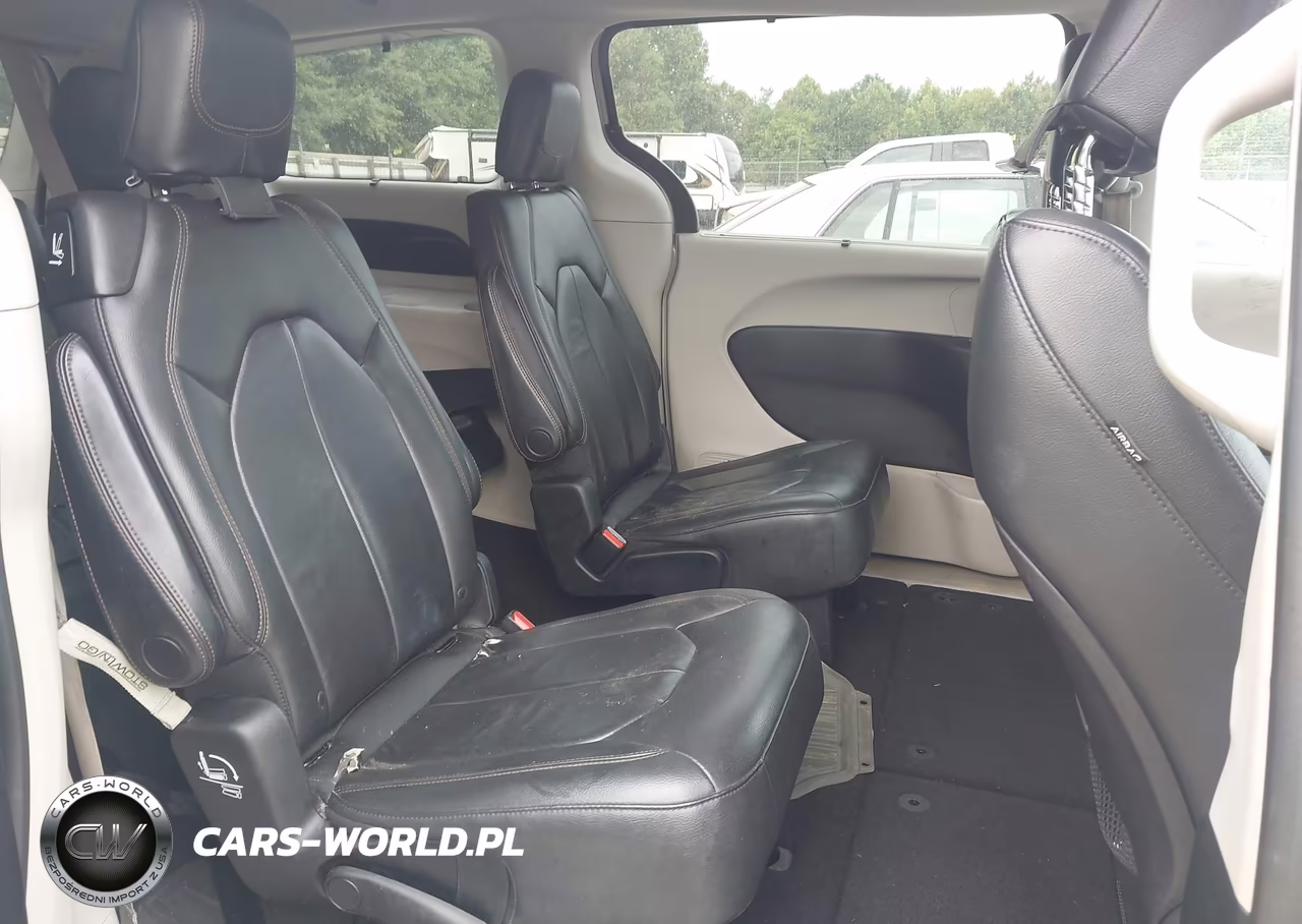 2017 Chrysler Pacifica Touring-L VIN:2C4RC1BG9HR661302 - 8