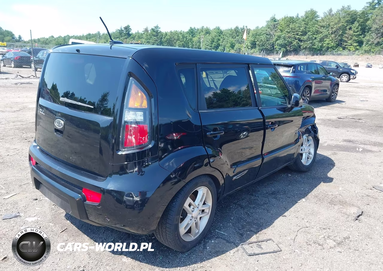 2011 Kia Soul + VIN:KNDJT2A24B7732892 - 4