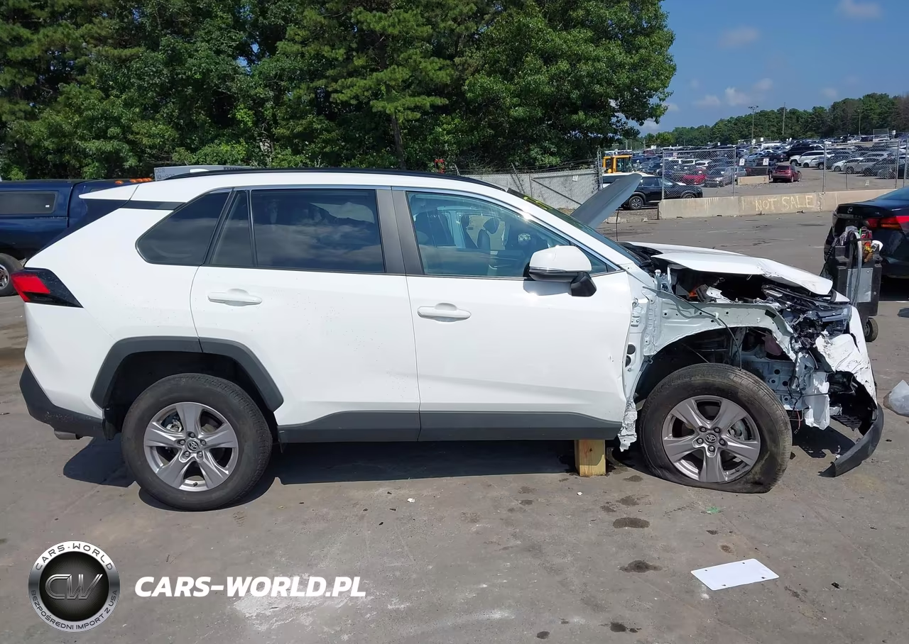 2025 Toyota Rav4 Xle VIN:2T3P1RFV2SW610435 - 14