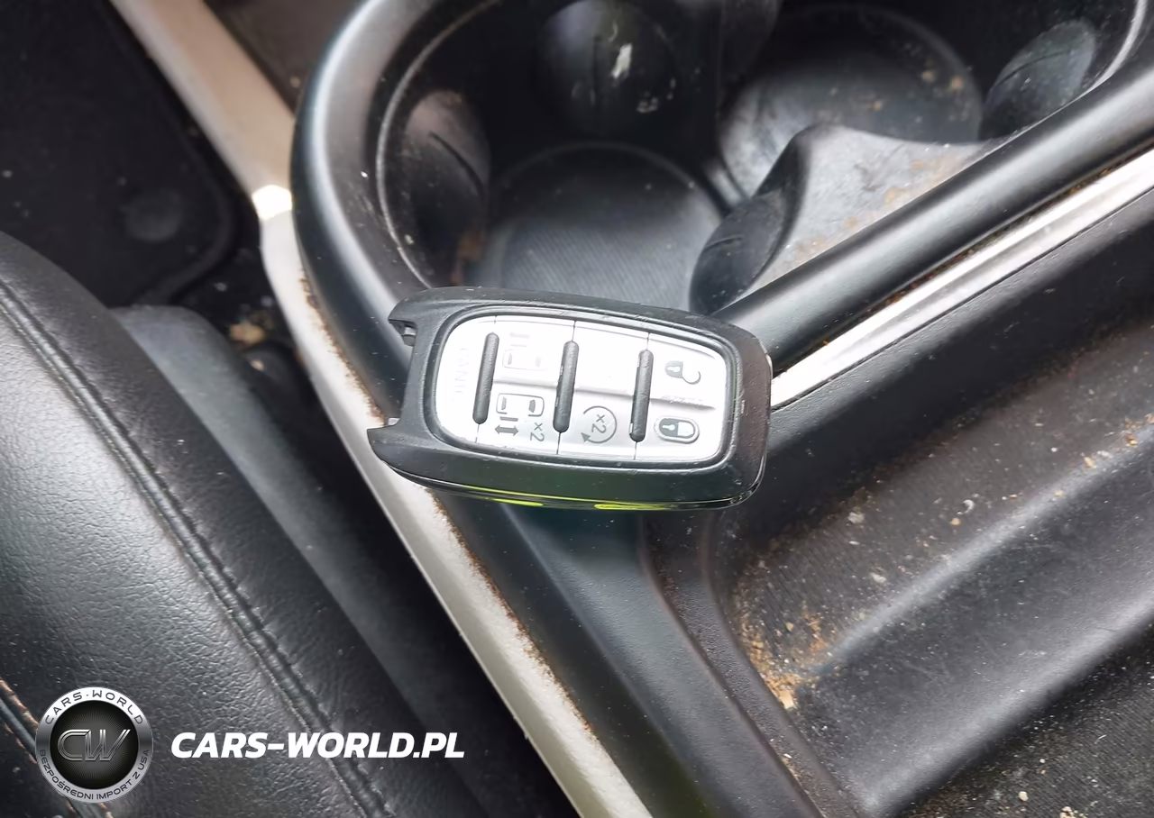 2019 Chrysler Pacifica Touring L VIN:2C4RC1BG0KR526751 - 10
