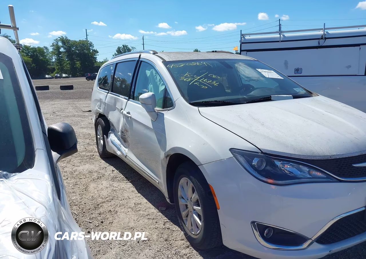 2019 Chrysler Pacifica Touring L VIN:2C4RC1BG0KR526751 - 12