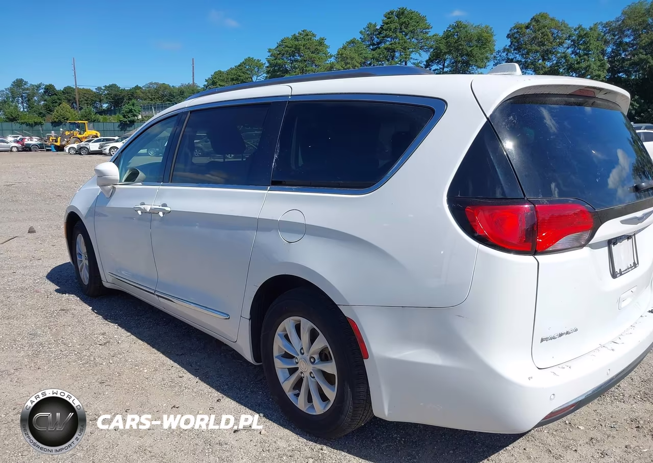 2019 Chrysler Pacifica Touring L VIN:2C4RC1BG0KR526751 - 13