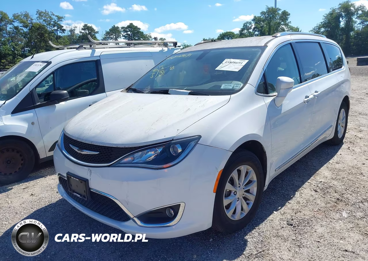 2019 Chrysler Pacifica Touring L VIN:2C4RC1BG0KR526751 - 2