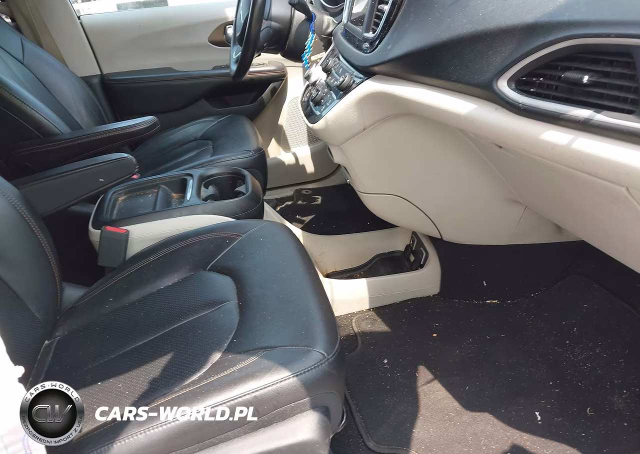2019 Chrysler Pacifica Touring L VIN:2C4RC1BG0KR526751 - 5