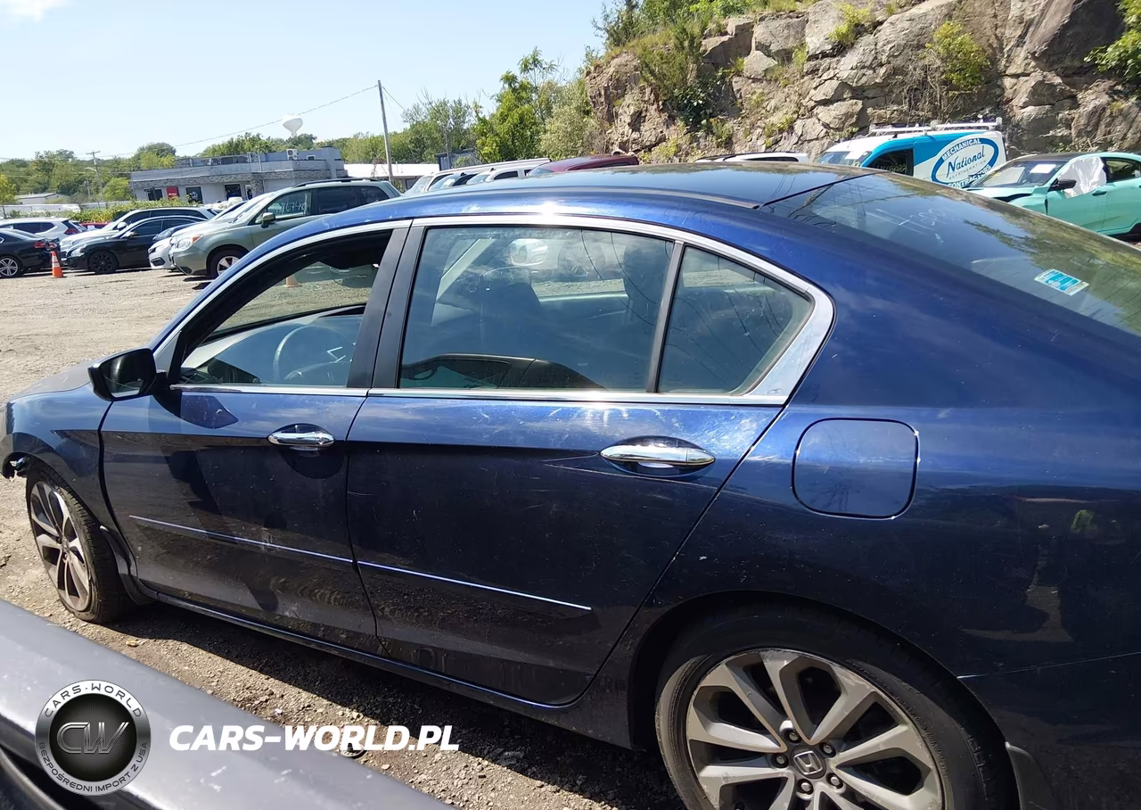 2015 Honda Accord Sport VIN:1HGCR2F54FA154068 - 14