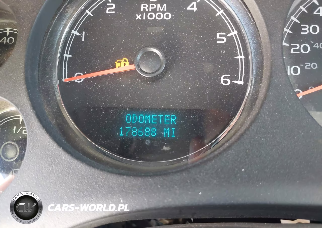 2011 Chevrolet Tahoe Lt VIN:1GNSCBE01BR267352 - 15