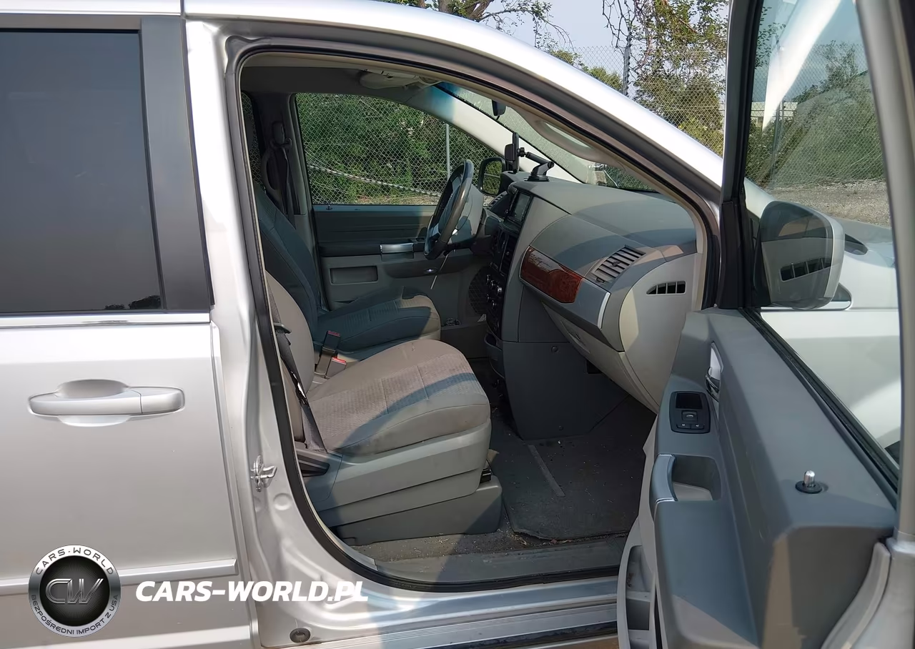 2008 Chrysler Town & Country Touring VIN:2A8HR54P98R828362 - 5