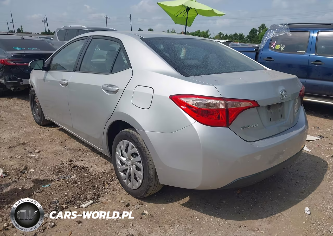 2018 Toyota Corolla Le VIN:2T1BURHE1JC969878 - 3