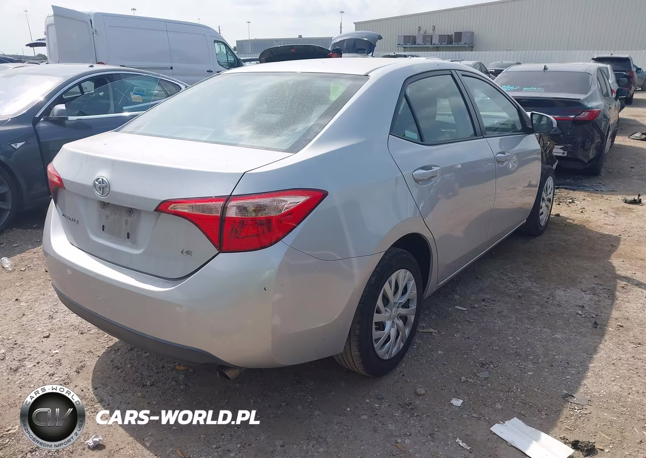 2018 Toyota Corolla Le VIN:2T1BURHE1JC969878 - 4