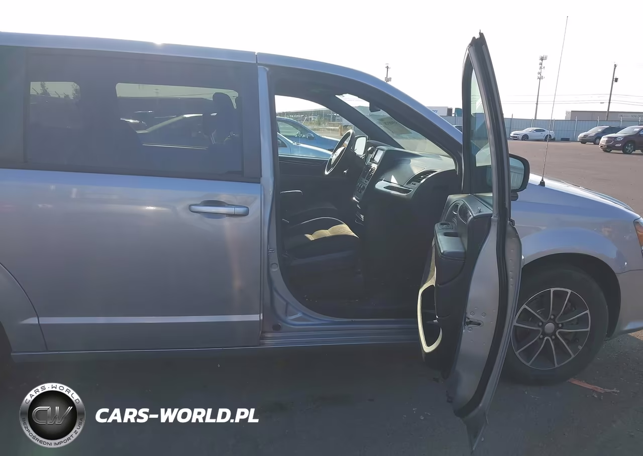 2018 Dodge Grand Caravan Se Plus VIN:2C4RDGBG8JR153232 - 5