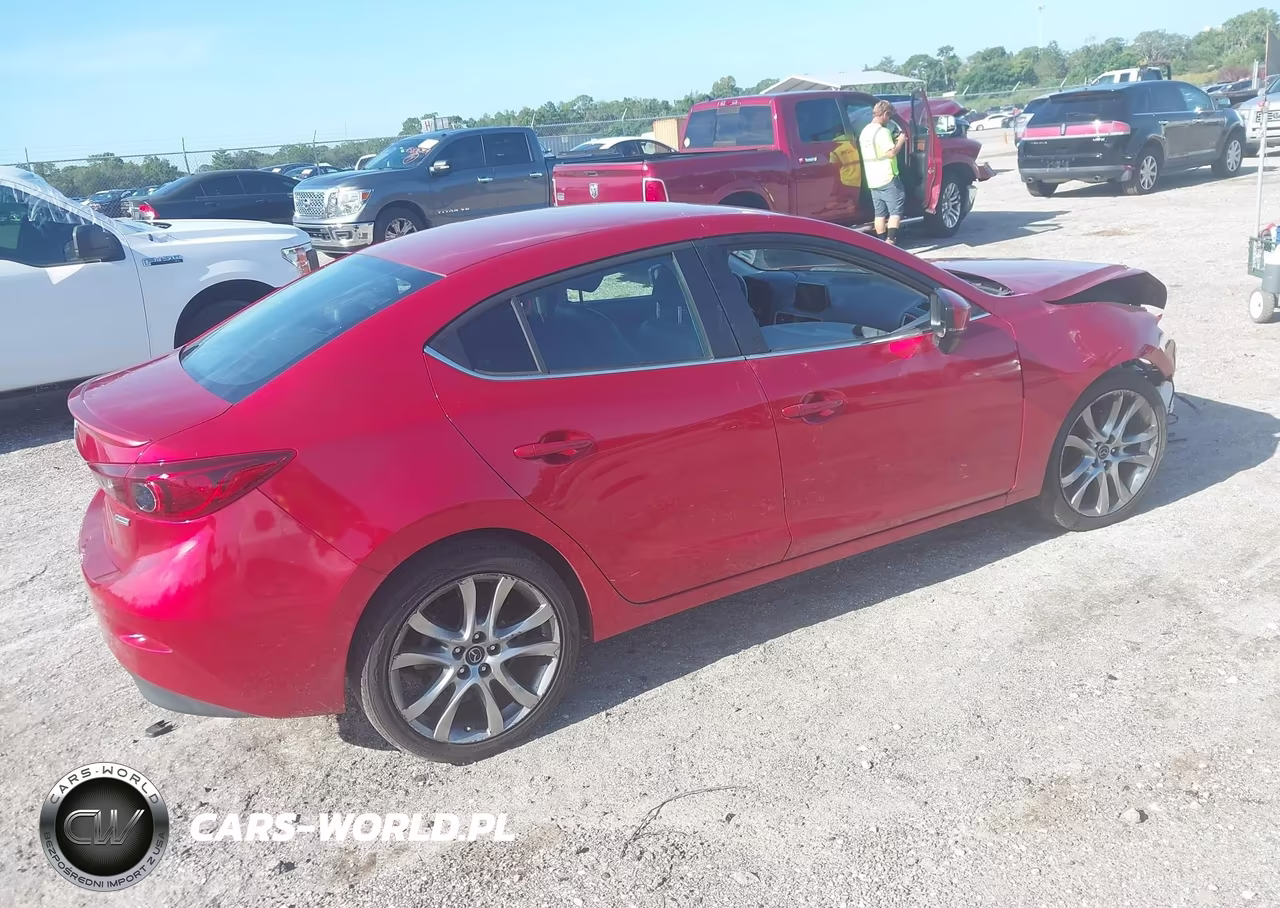 2018 Mazda Mazda3 Touring VIN:3MZBN1V39JM209042 - 4