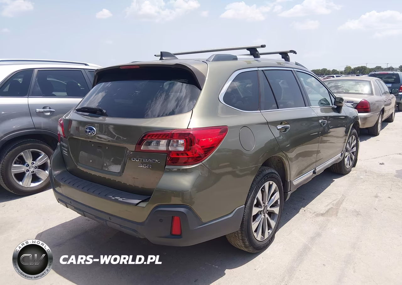 2018 Subaru Outback Touring VIN:4S4BSETC8J3228961 - 4