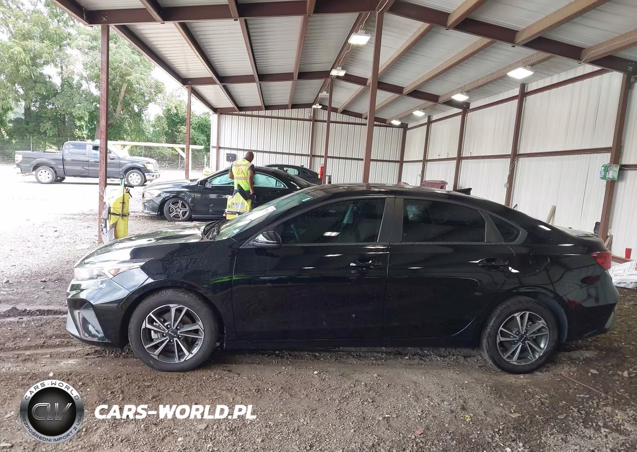2024 Kia Forte Lxs VIN:3KPF24AD0RE753948 - 15