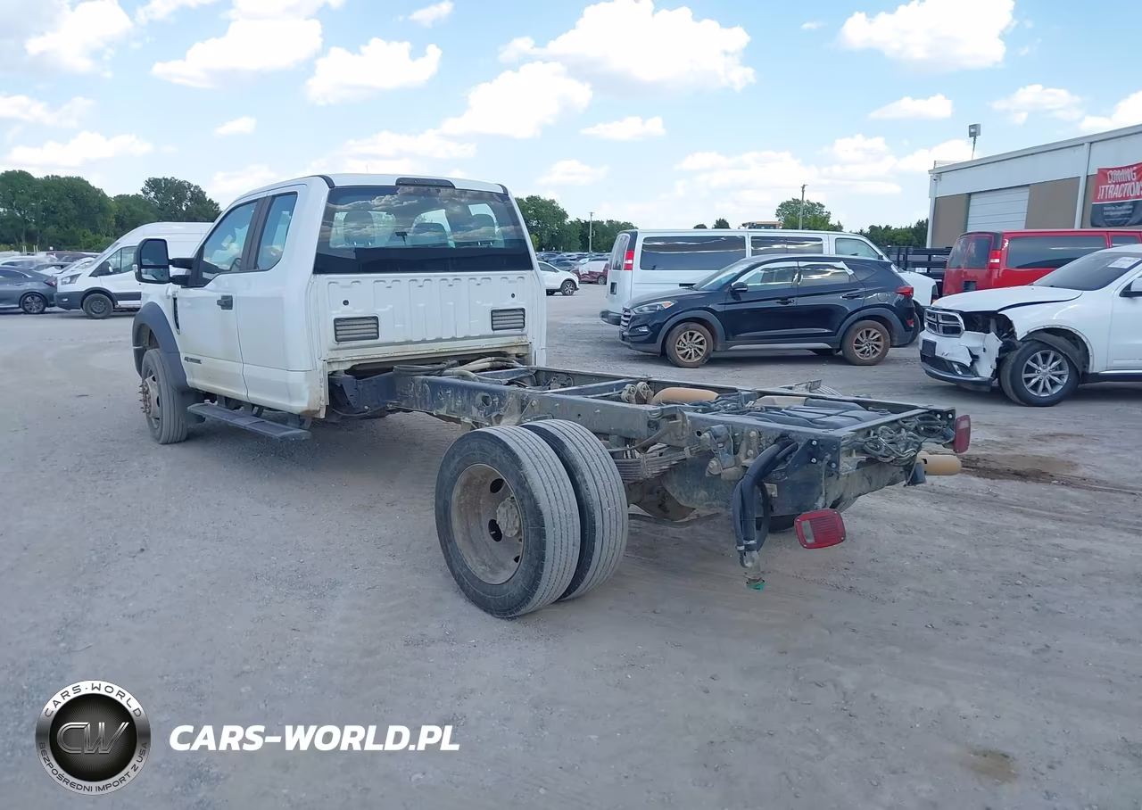 2017 Ford F-550 Chassis Xl VIN:1FD0X5HTXHEC64148 - 3