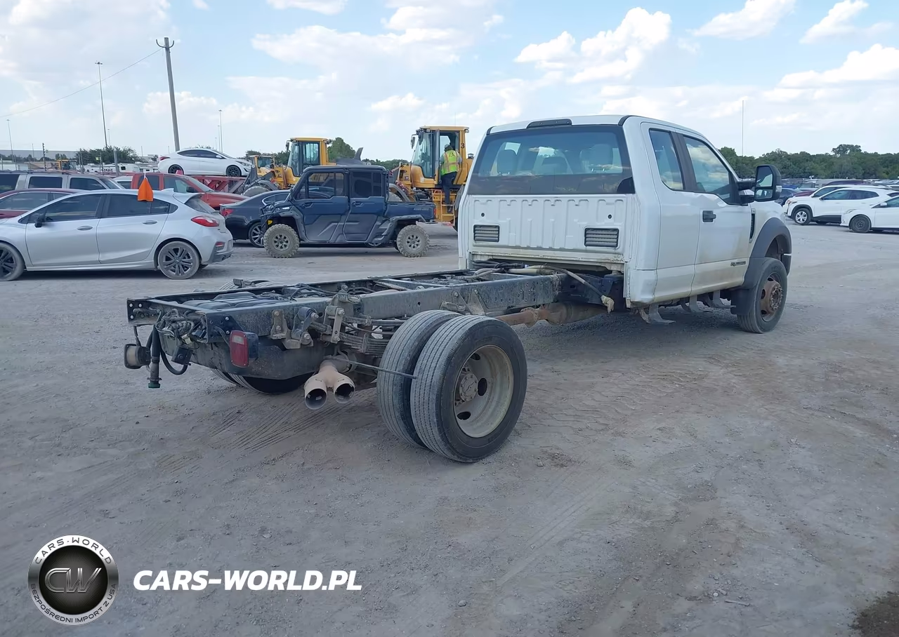 2017 Ford F-550 Chassis Xl VIN:1FD0X5HTXHEC64148 - 4