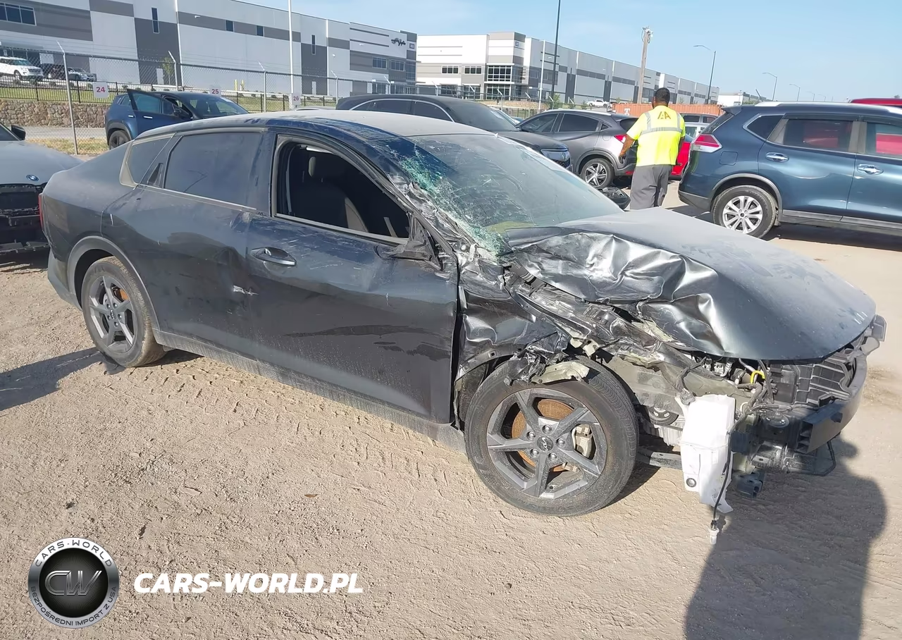 2025 Kia K4 Lxs VIN:3KPFT4DE4SE084722 - 1