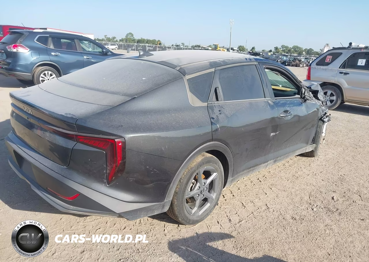 2025 Kia K4 Lxs VIN:3KPFT4DE4SE084722 - 4