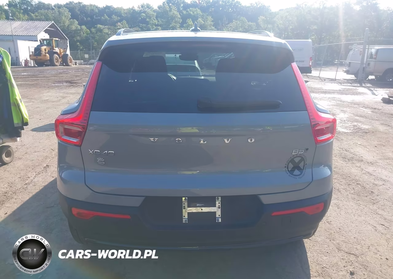 2025 Volvo Xc40 B5 Plus Dark Theme VIN:YV4L12UC0S2609331 - 17