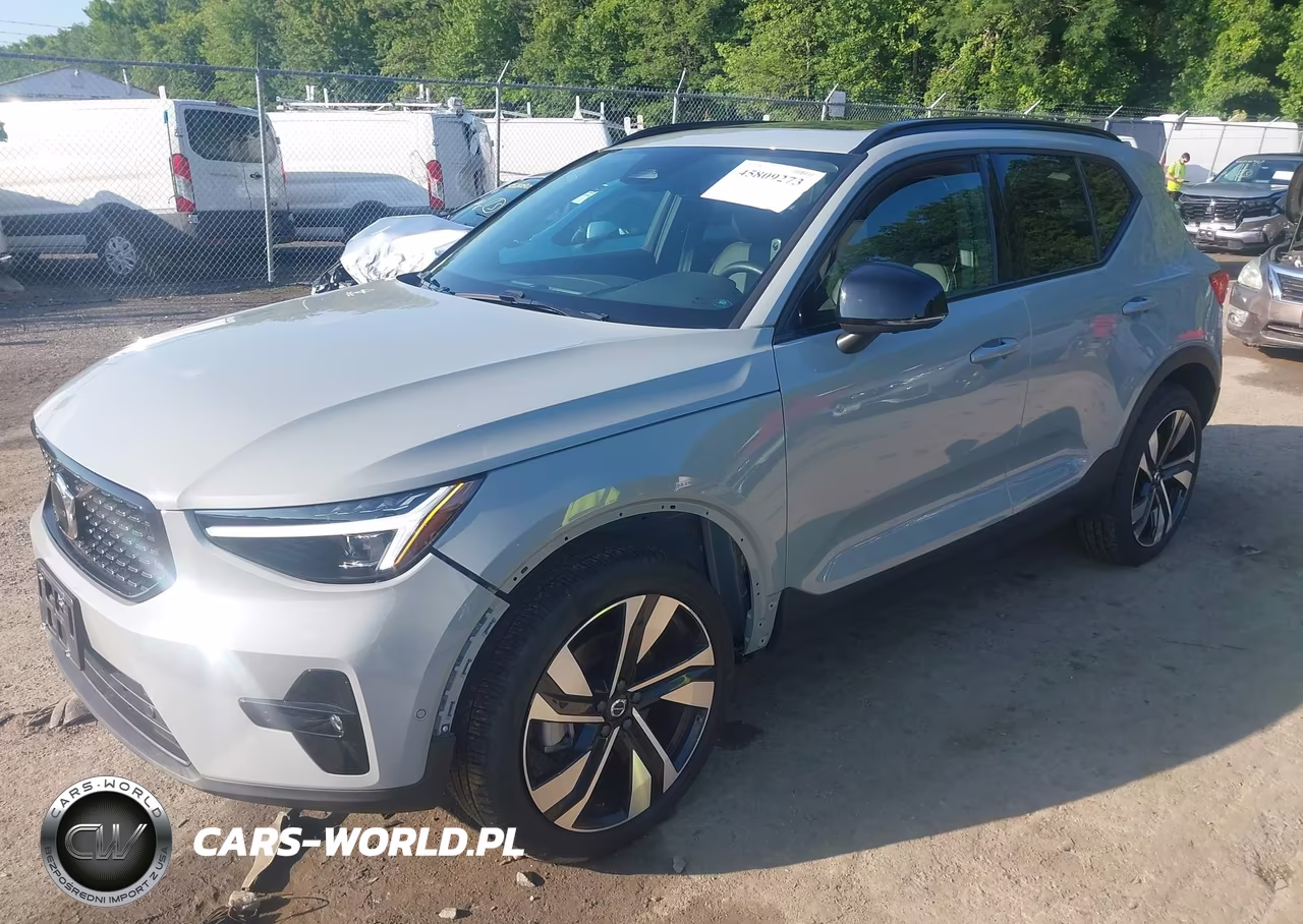 2025 Volvo Xc40 B5 Plus Dark Theme VIN:YV4L12UC0S2609331 - 2
