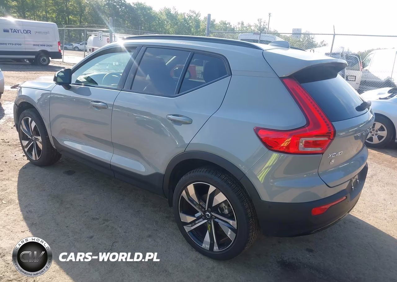 2025 Volvo Xc40 B5 Plus Dark Theme VIN:YV4L12UC0S2609331 - 3