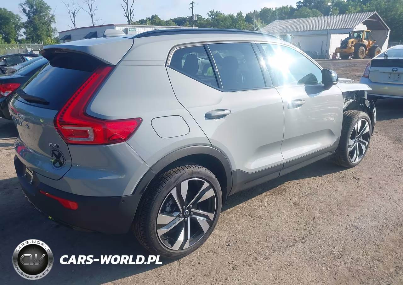 2025 Volvo Xc40 B5 Plus Dark Theme VIN:YV4L12UC0S2609331 - 4