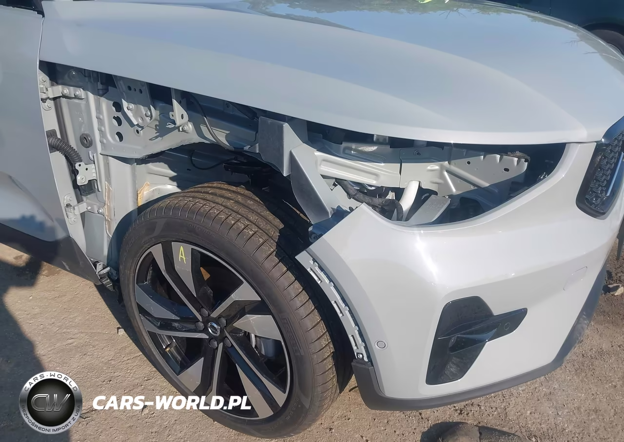 2025 Volvo Xc40 B5 Plus Dark Theme VIN:YV4L12UC0S2609331 - 6