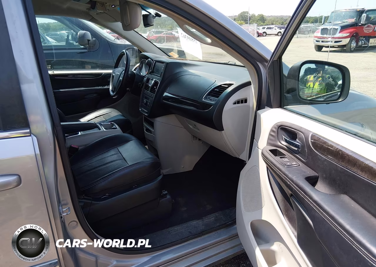 2013 Chrysler Town & Country Touring VIN:2C4RC1BG2DR711970 - 5
