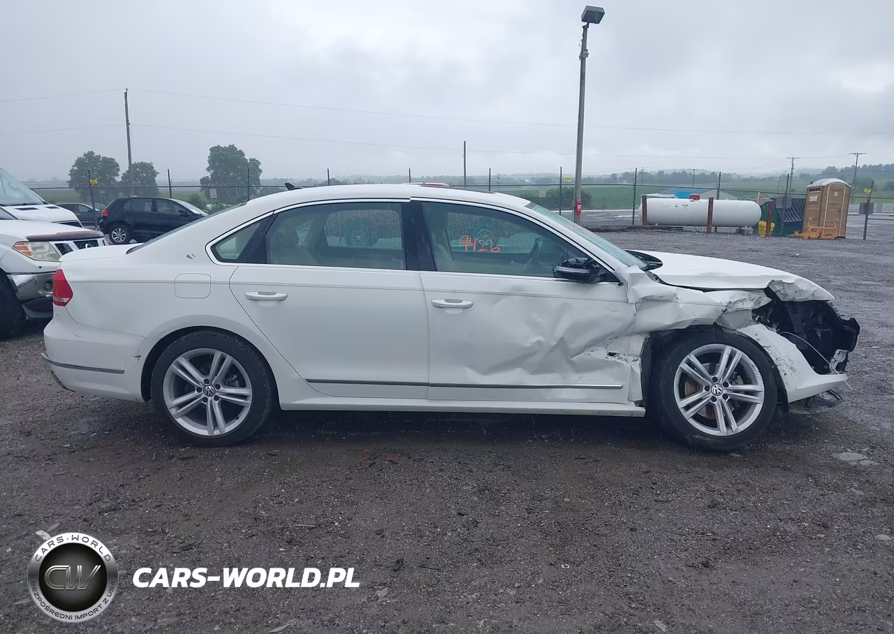2015 Volkswagen Passat 2.0L Tdi Sel Premium VIN:1VWCV7A34FC010079 - 13
