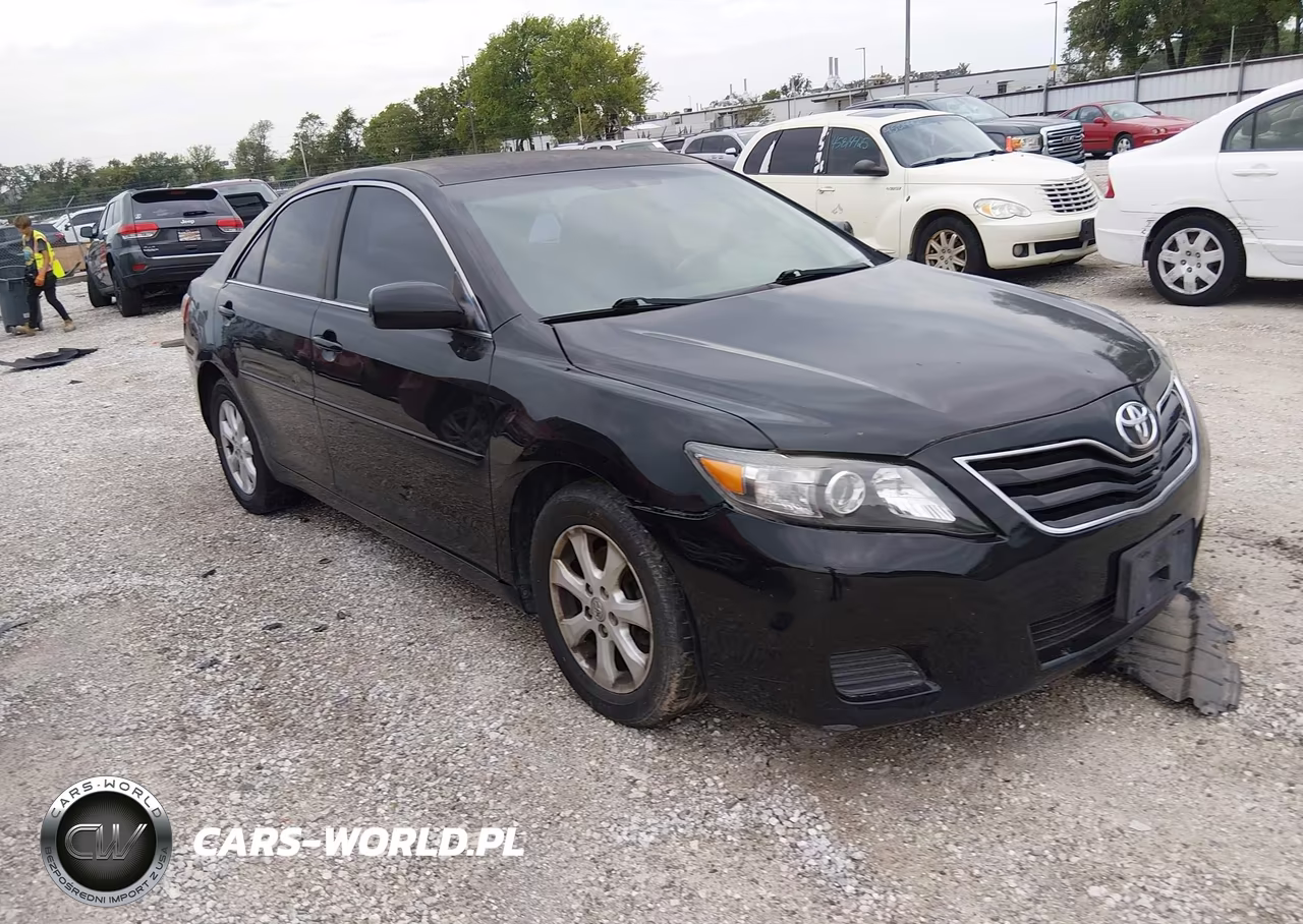 2011 Toyota Camry Le – zdjęcie 1 z 16