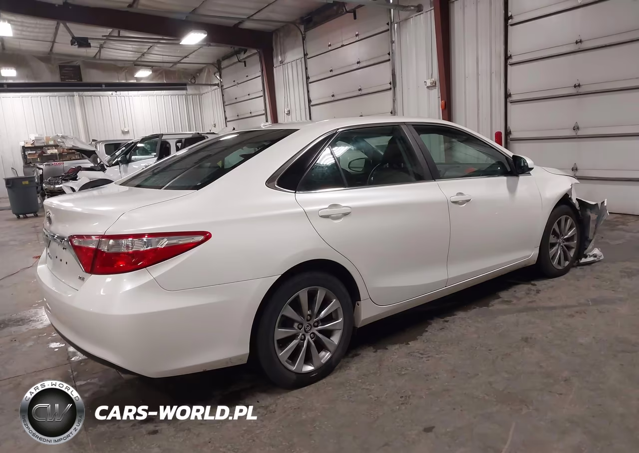 2015 Toyota Camry Xle VIN:4T1BF1FK8FU985506 - 4