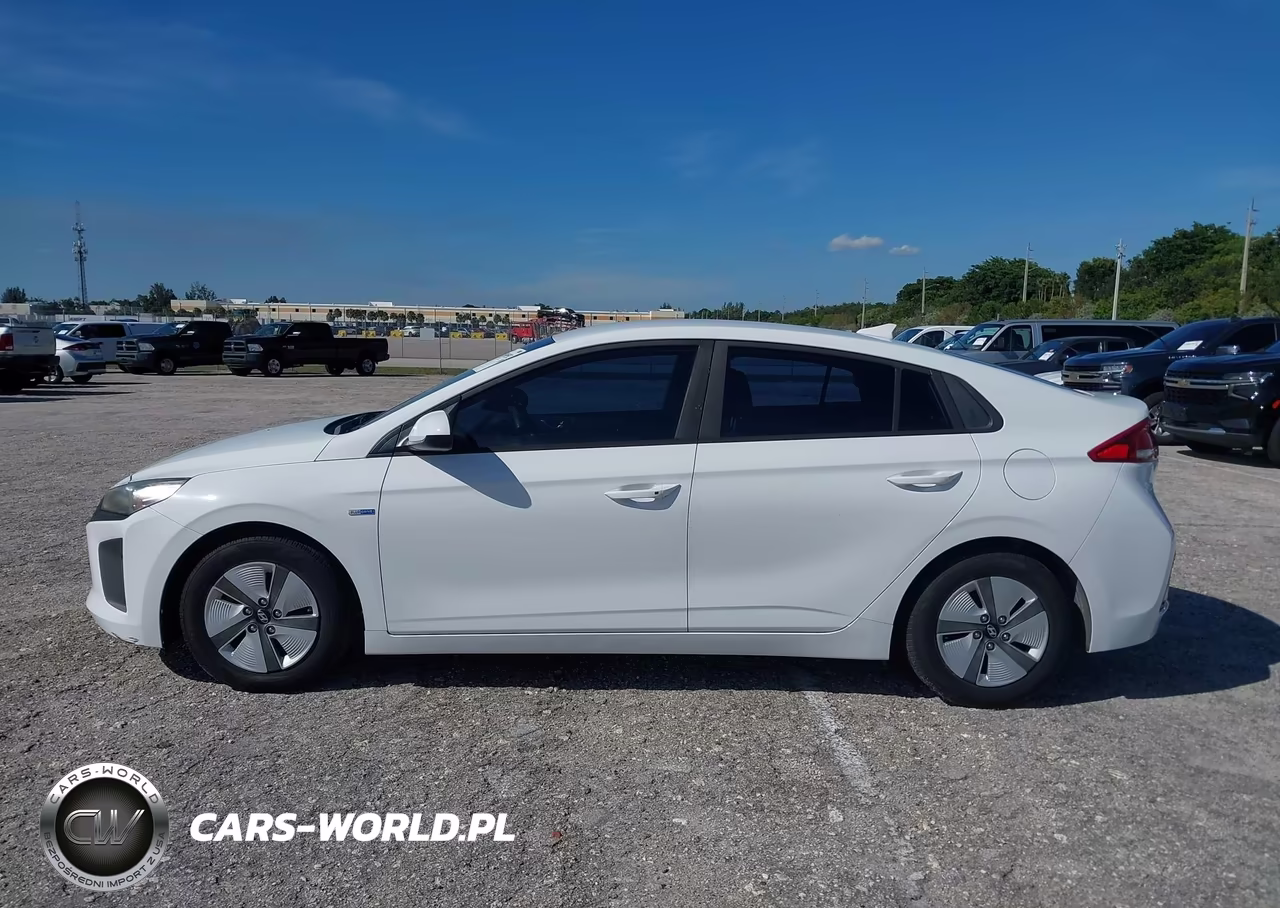 2018 Hyundai Ioniq Hybrid Blue VIN:KMHC65LC5JU100437 - 14