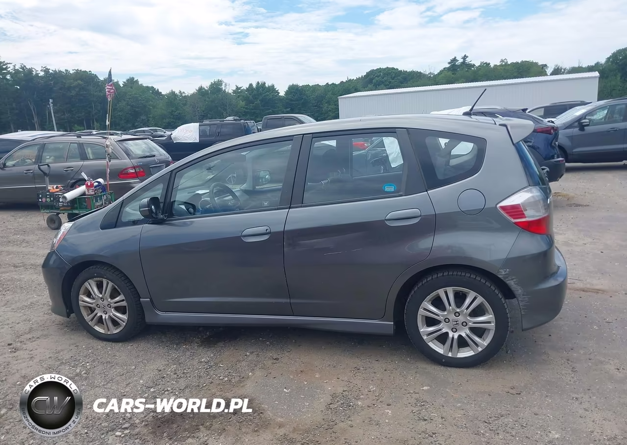 2011 Honda Fit Sport VIN:JHMGE8H53BC009659 - 14